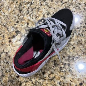 Gently worn!! No box small scuff on the back of one shoe. Clean great shoe!!